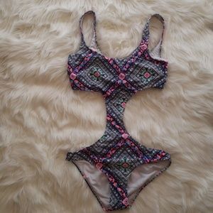 One piece multi color swimwear